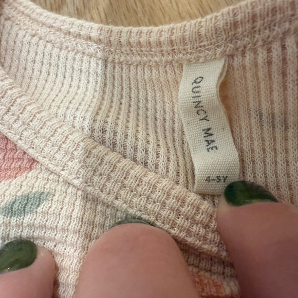 Quincy Mae Pastel Knit girls dress with pink flowers with shorts 4-5 years - Picture 2 of 4